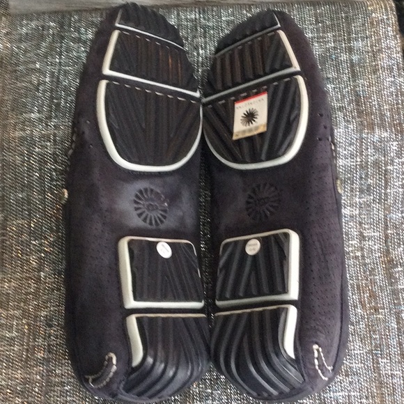 UGG NWOT REDUCED men’s size 8 loafer - Picture 4 of 6